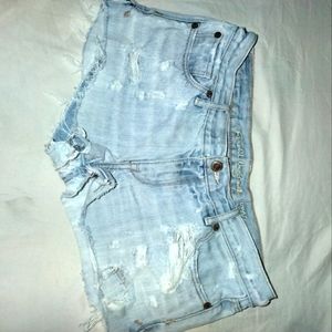 Distressed short shorts